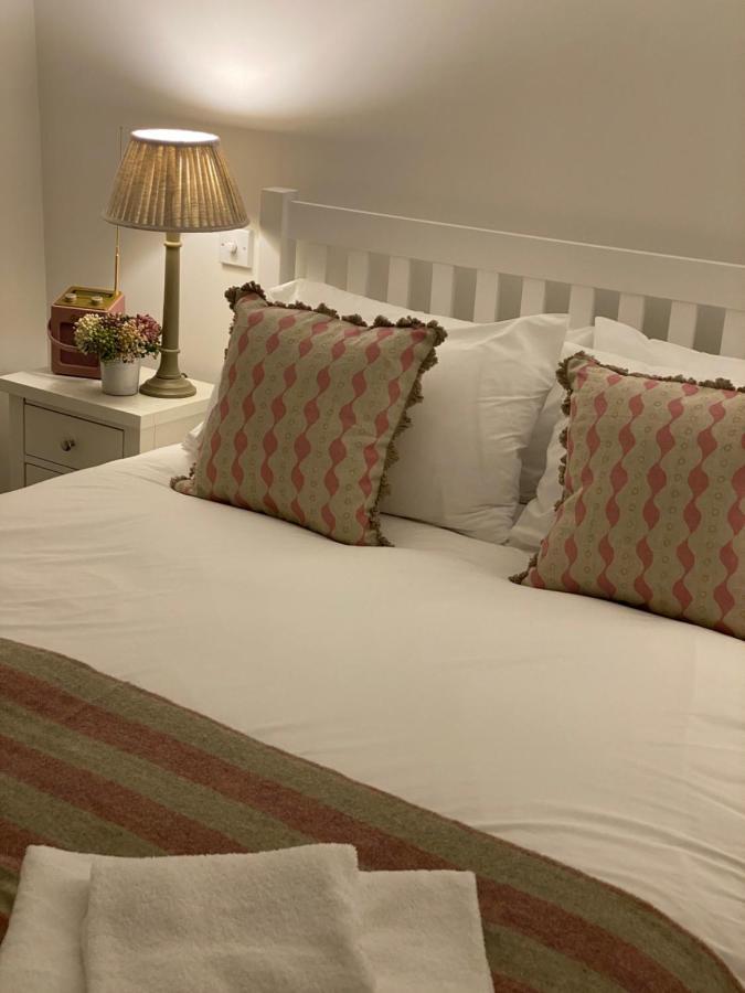 The Three Hills Otel Bartlow Dış mekan fotoğraf